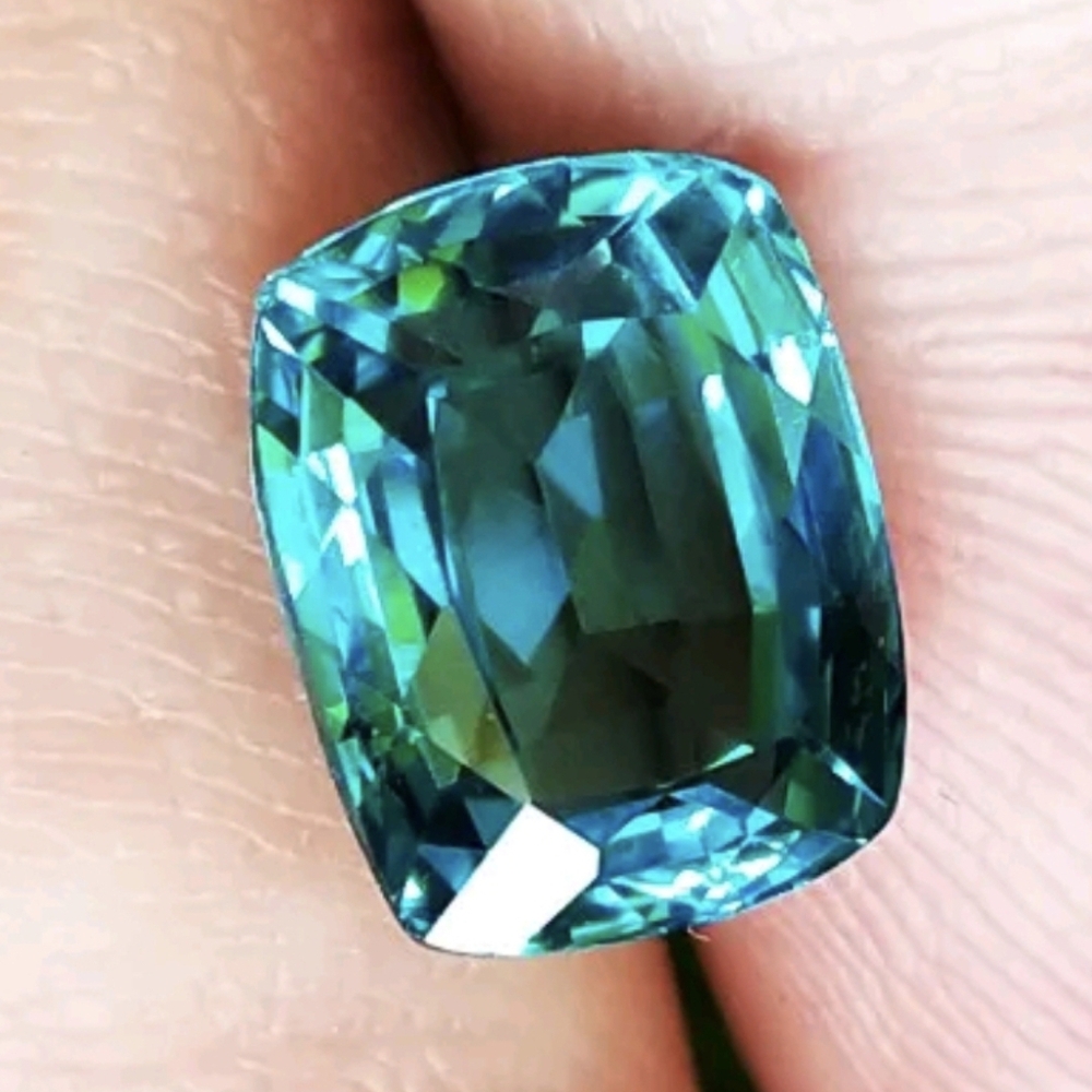 GORGEOUS BLUE-GREEN CUSHION CUT PARAIBA 3CT